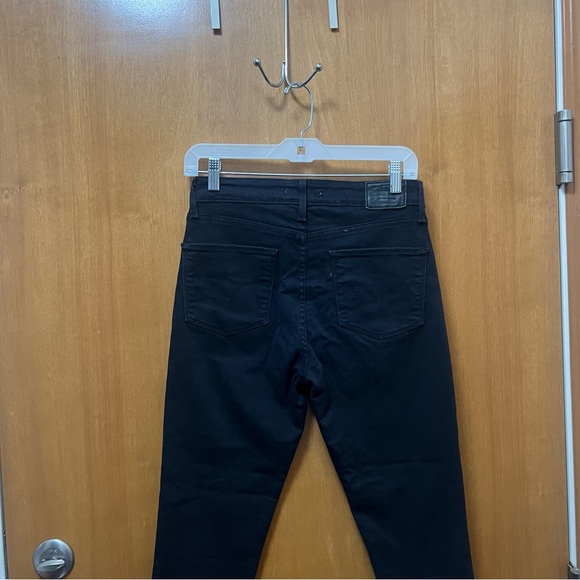 Levi’s 721 High Rise Skinny in Soft Black (28x30) - Picture 9 of 16